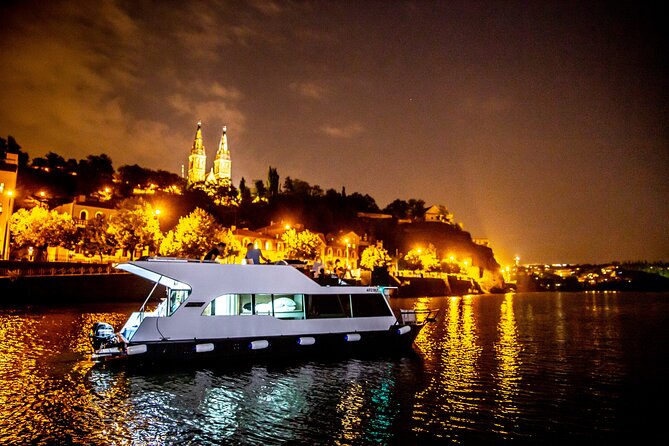 3-hours Prague Private Boat Cruise Beer or Prosecco Unlimited - Drinks, comfort, and what the onboard setup means for you
