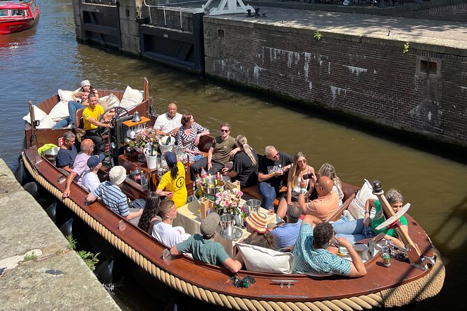 Amsterdam Luxury Boutique Boat tour with Unlimited Beer and Wine - What the guide is like on the best departures