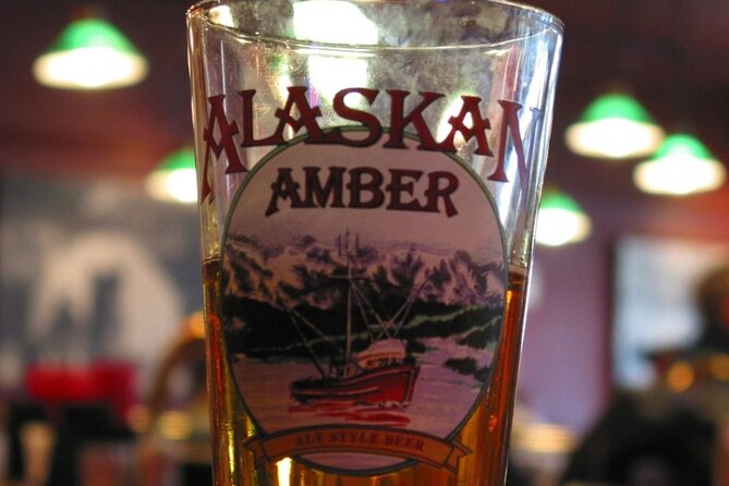 Bears, Totem Poles and Local Beer Alaskan Combo Tour - Stop 2: Hole In the Wall for Alaska Bar History and Local Brews
