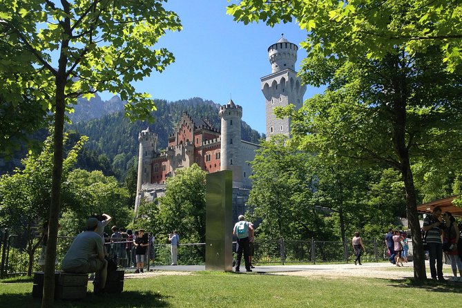 Beer and a Castle, A Neuschwanstein Tour - Garmisch-Partenkirchen Beer Hall Finale: History Talk and a Complimentary Beer