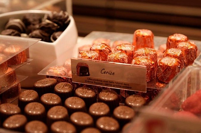 Beer & Chocolate pairing in Brussels - Entering the old private bar: location, group size, and pacing