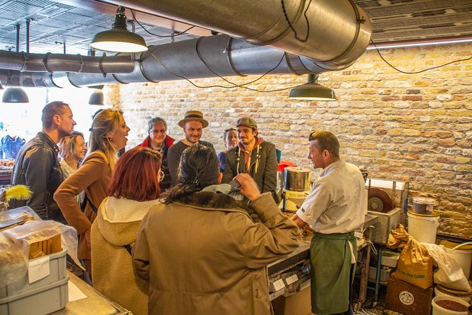 Best of Bruges: History, Chocolate & Beer Tour - Getting oriented at the Pieter de Coninck en Jan BreydelMarkt start