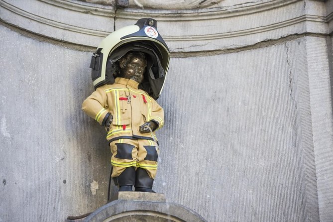 Brussels All In Tour : Belgian food, chocolate, beer, sightseeing - Stop 2: Grand Place and the Guildhouses You’ll Actually Notice