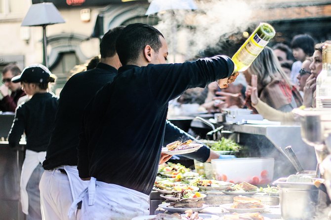 Brussels All In Tour : Belgian food, chocolate, beer, sightseeing - Meeting at Grand Place: Your Starting Point and Your First Clue