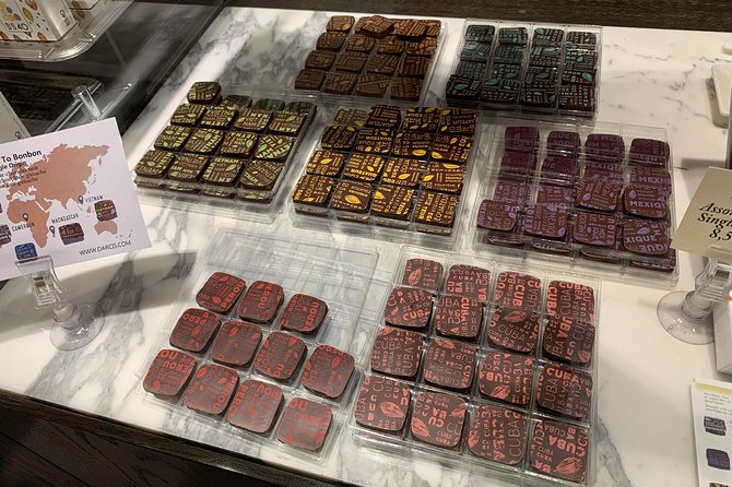Brussels Chocolate Beer Waffle and Belgian Whiskey All-in-One (Small Group) Tour - Manneken Pis, Jeanneke Pis, and Zinneke Pis: The Quick Stops That Stick