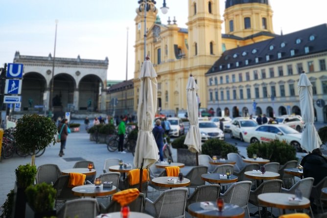 Classic Mike's Bike Tour daily @ 11.30 incl Beer Garden & Surfers - Residenz Courtyards and Odeonsplatz: royal power without the full museum day