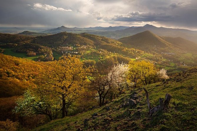 Czech garnet panning, scenic drive, farm & cheese, lunch & beer - Key highlights at a glance