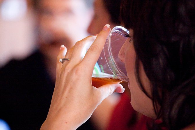 Denver Craft Beer Tour in Lower Downtown - Stop 1: Rock Bottom Brewery and the Brewmaster vibe