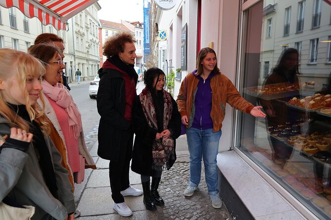 Eating Berlin: City Center Food & Beer Tour - Stop 4: Mustafa’s Can Gemüse Kebap for Skip-the-Line Döner