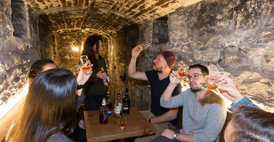 Edinburgh: Harry Potter Walking Tour and Beer Tasting - Old Town stops like Greyfriars Kirkyard and a cemetery that hits different