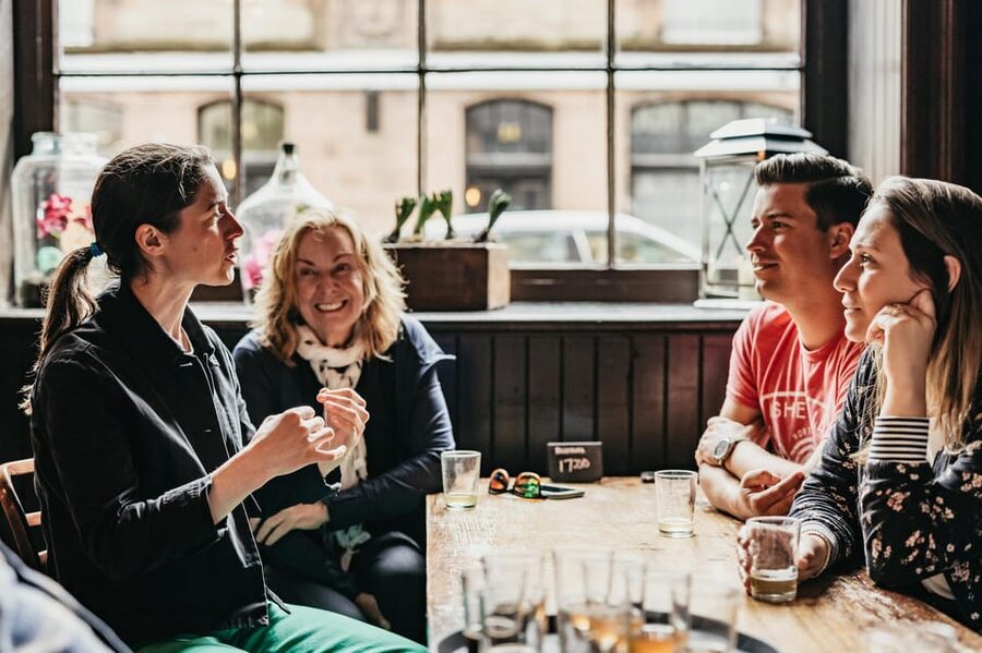 Edinburgh: Pubs and History Guided Walking Tour with Beer - Royal Mile tastings with architecture and city power stories