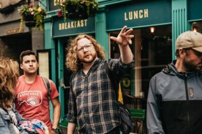 Edinburgh: Pubs and History Guided Walking Tour with Beer - Old Town beer stop: tasting first, learning right after