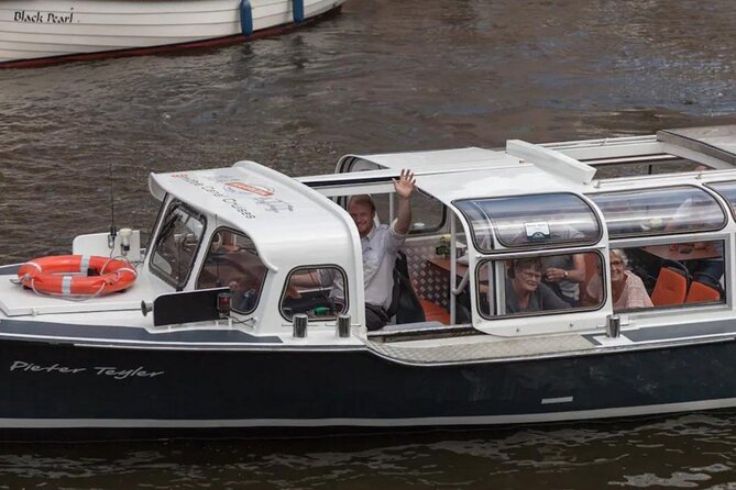 Haarlem: 90-minute Beer Tasting Cruise - Onboard Experience: Skippers, Audio, and Ordering Beer