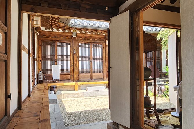 Korean Brewery - A tiny Korean alcohol lesson in Bukchon’s hanok streets