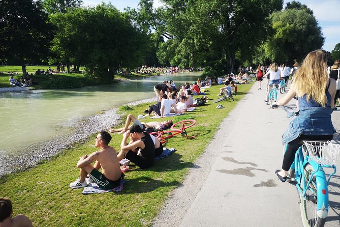 Mini Classic Bike Tour @ 4pm incl. Beer Garden & Surfers 2,5 hrs - Stop 6: Hofgarten and the quick taste of royal calm