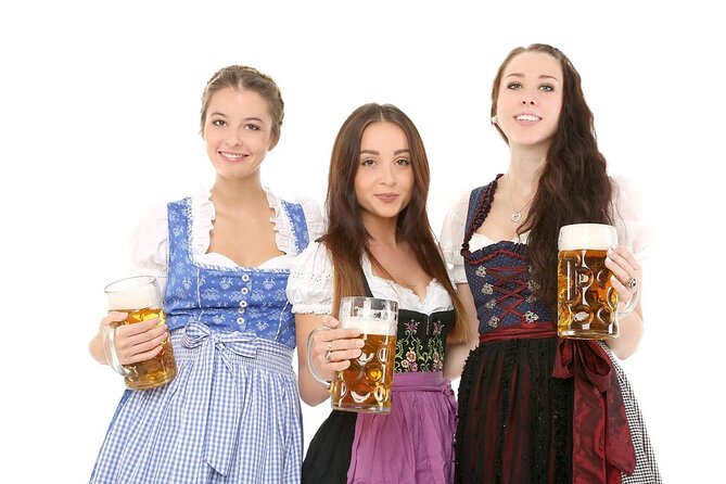 Munich: Oktoberfest Lunch/Dinner table reservation big beer tent - Big tents are social: table size and the sharing rule