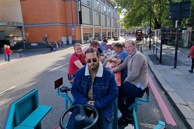 Newcastle beer or prosecco bike tour - Your central Newcastle loop: Eldon Square to the Monument and back