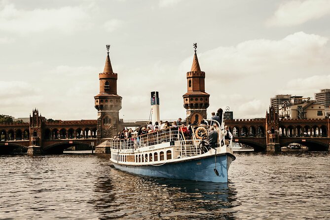 Old Berlin Beer Evening Sunset Cruise on Steamship - The ship experience: relaxed sightseeing with a social edge