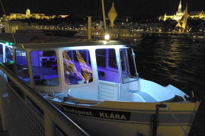 One hour Hen or Stag private party boat Budapest with unlimited beer and wine - The one-hour setup: what private really means on the Danube