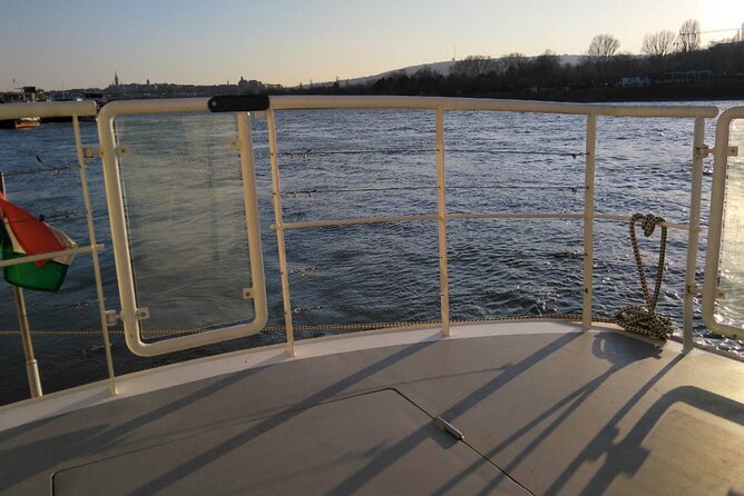 One hour Hen or Stag private party boat Budapest with unlimited beer and wine - Price and value: when this makes sense for your group