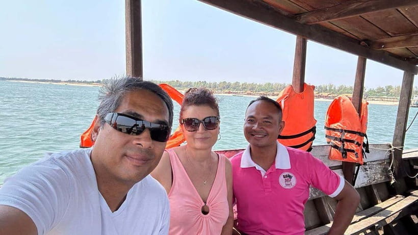 Phnom Penh: Street Art and Food Tour with Pickup and Beer - The spicy and crunchy snack challenge: insects, bullfrogs, and birds