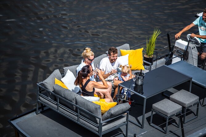 Prague YachtBoat CLASSIC cruise with Unlimited Beer or Prosecco - Quick reasons this YachtBoat Classic cruise works