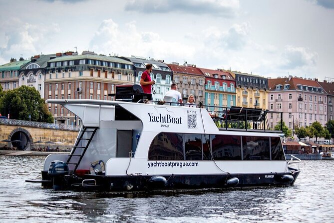 Private 3 Hour Prague Cruise with Unlimited Beer or Prosecco - Key moments that make this Prague cruise worth it
