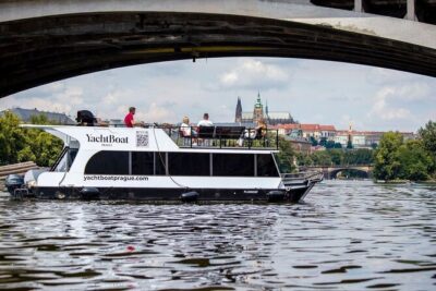 Private 3 Hour Prague Cruise with Unlimited Beer or Prosecco - Sailing past Dancing House: the modern hit early in the trip