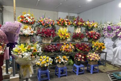 Private Craft Beer and Sightseeing Adventure Tour on Scooter in Ho Chi Minh City - Stop 2: Ho Thi Ky Flower Market and a Photo Walk That Feels Local