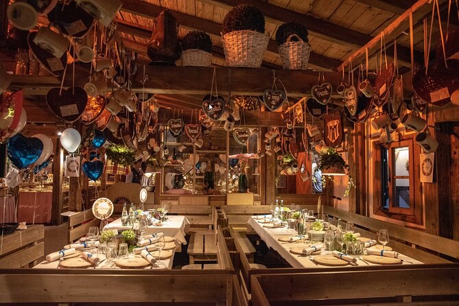 Private VIP Oktoberfest, Table, 3-Course-Menu, Beer & Champagne - From Marienplatz to Theresienwiese: The Start Matters