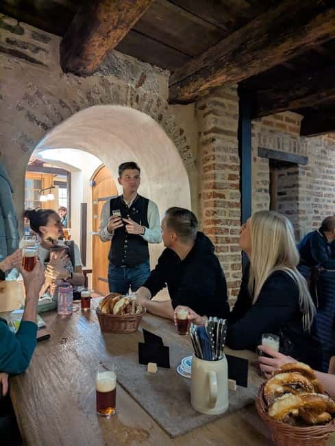 Pub crawl incl. Oktoberfest museum guided tour with beer tasting (private) - Starting at the Bier- und Oktoberfestmuseum for beer context that actually helps