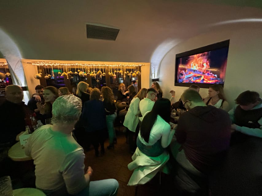 Pub crawl incl. Oktoberfest museum guided tour with beer tasting (private) - Hofbräuhaus: the famous room where traditions feel tangible
