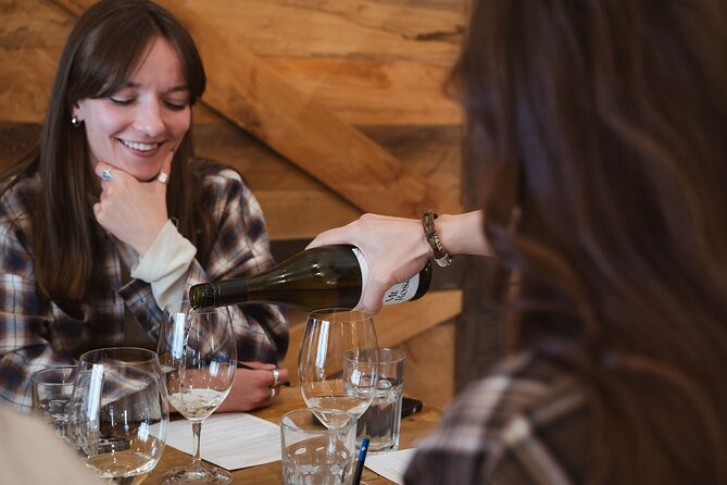 Queenstown: Afternoon Wine & Beer Tour with Platters - Stop 2: Kinross Cellar Door—tasting wines from five producers