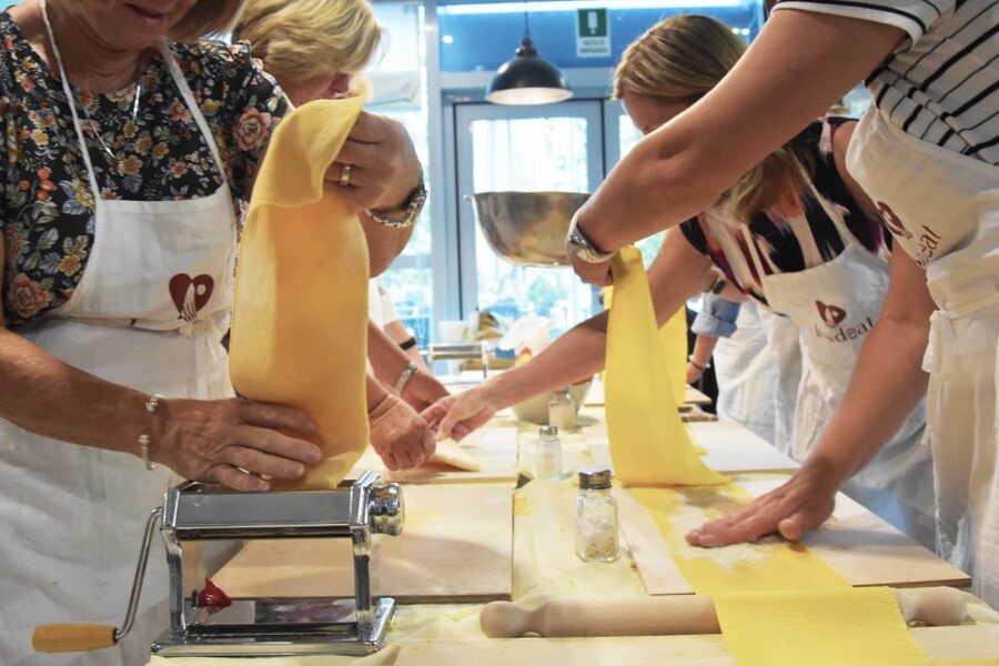 Rome: Pasta and Gelato Cooking Class with Wine or Beer - Dietary needs and special cases: gluten-free and vegetarian options