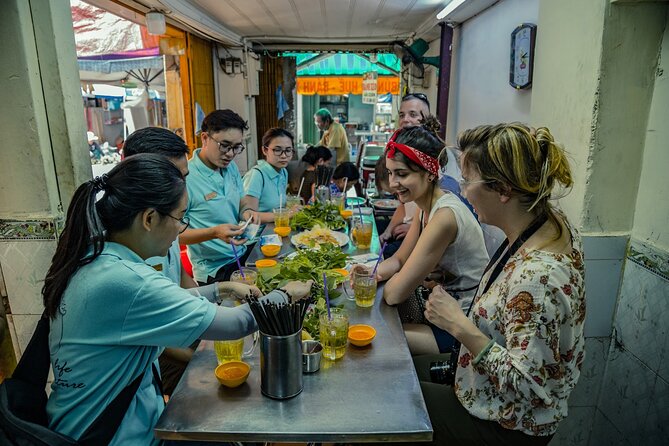 Saigon After Dark With Seafood, Beer & Live Music Bar - Stop 1: Bún Bò Xưa and a warm night start