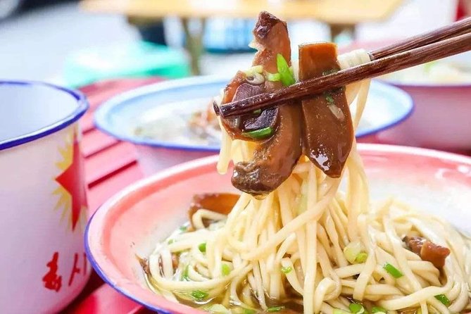Secret Noodle and Wonton in Shanghai Alleyways with Local Beer - Why Shanghai Noodles and Wontons Are Best on Foot