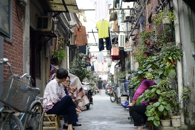 Secret Noodle and Wonton in Shanghai Alleyways with Local Beer - Former French Concession: Lunch Breaks, Mahjong, and Street Snacks