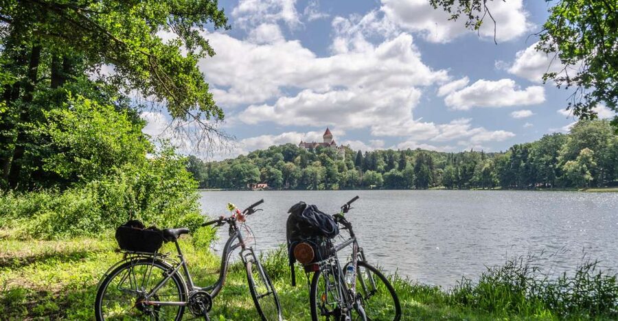 Self-Guided Bike Tour to Unetice Brewery - North along the Vltava: villages, Lysolaje spring, and Šárka