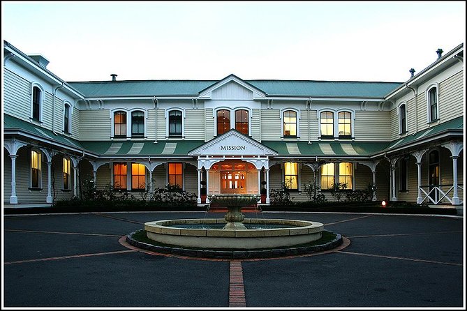 Small group - Napier Premium Wineries+ Beer tour -5.0 - 5.5 hours - How the tastings are structured so you don’t feel overwhelmed