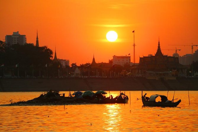 Sunset Cruise with unlimited beer & soft drinks -English speaking guide on board - Onboard comfort: seating, bathrooms, and what to bring