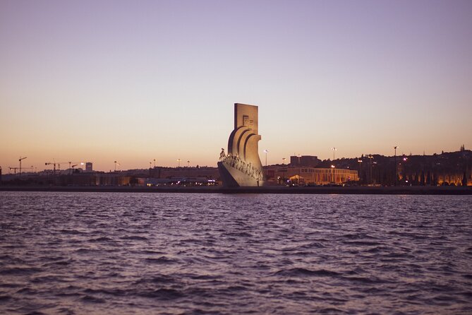 Sunset sailboat tour in Lisbon with green wine - Green wine on deck: how the drink experience actually plays out