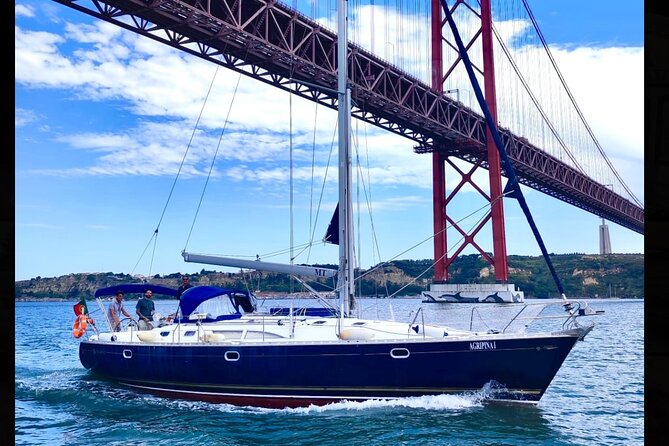 Sunset sailboat tour in Lisbon with green wine - Comfort details that make the difference in real life