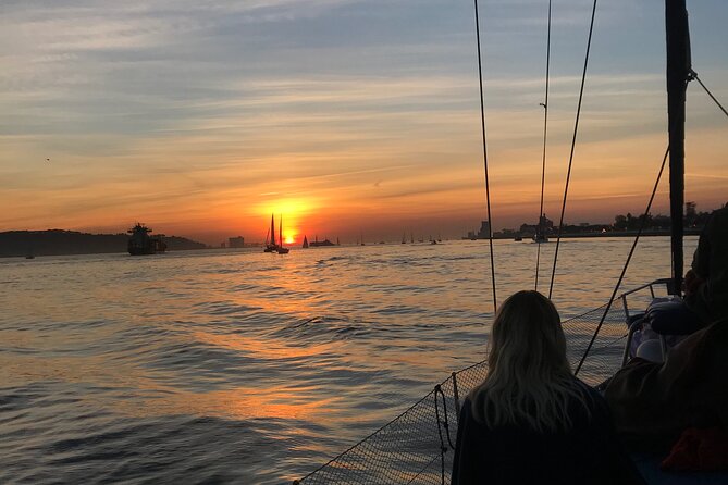 Sunset sailboat tour in Lisbon with green wine - The crew and the information style
