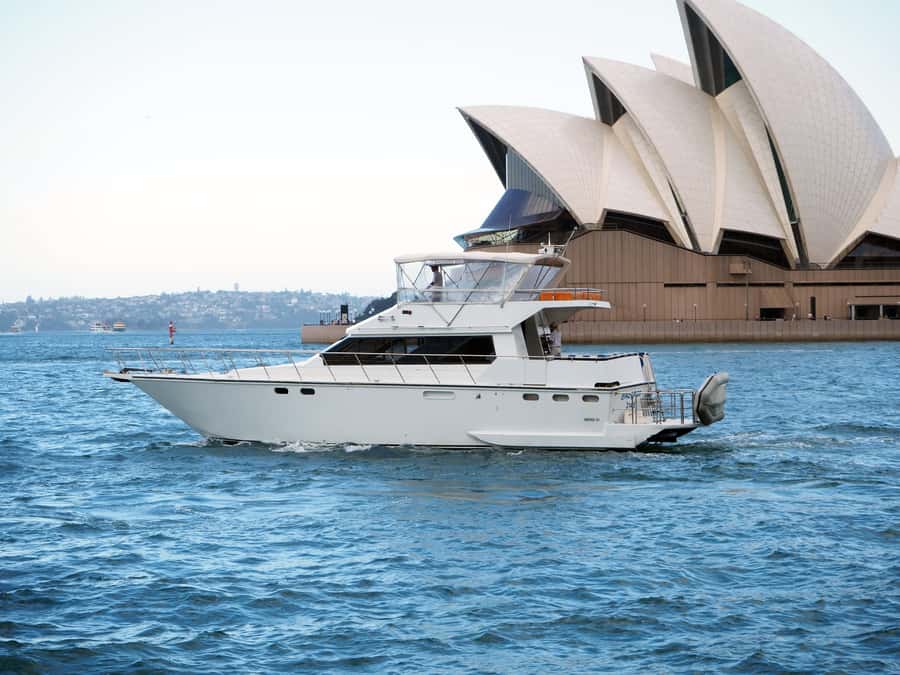 Sydney: Harbour Cruise with Gourmet BBQ Lunch, Beer and Wine - Entering Circular Quay: the meeting spot that puts you in the right mood