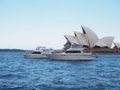 Sydney: Harbour Cruise with Gourmet BBQ Lunch, Beer and Wine - A small yacht changes everything (up to 14 people, around 37–40 feet)