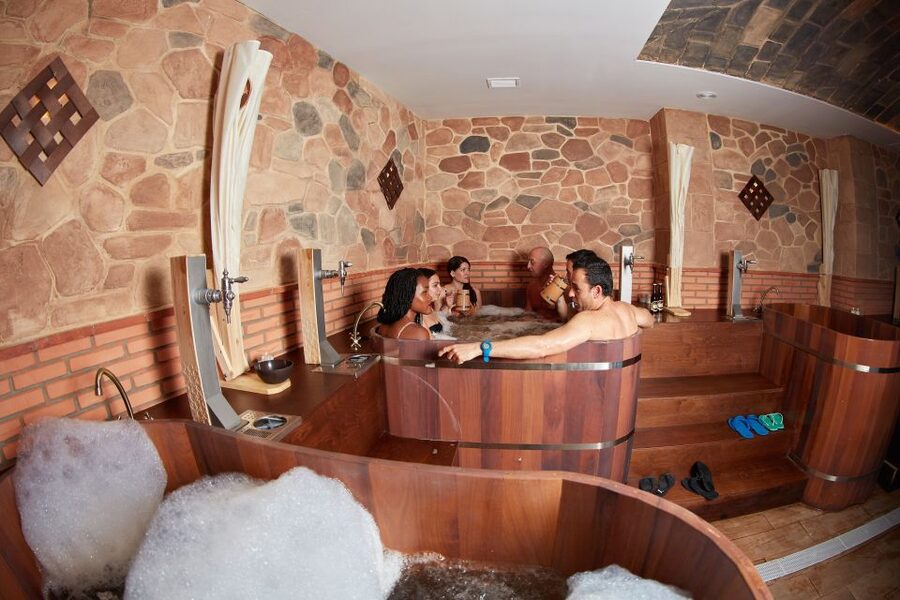 Tenerife: Beer Spa Experience with Tastings and Snacks - Beer Spa Tenerife: What You Do During the Full Hour