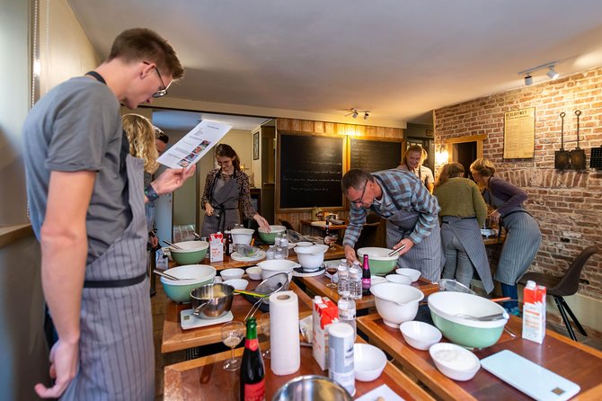 The Waffles 'n Beer Workshop in Bruges Centre - Group size and small-class energy: why it feels personal in Bruges Centre