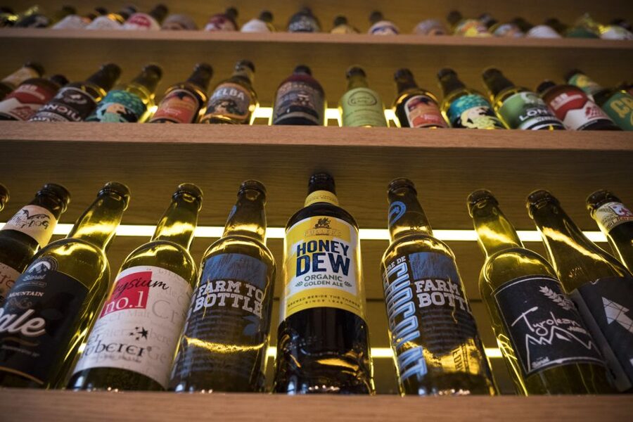 Vienna: Craft Beer Tasting Experience with Local Snacks - Traditional Viennese snacks that actually work with beer