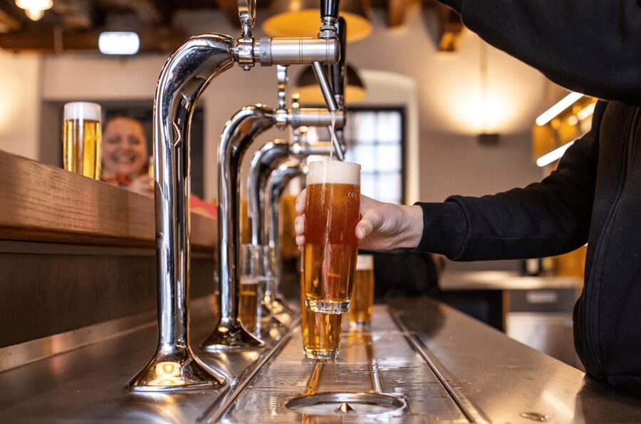 Vienna: Guided tour of the Ottakringer brewery - Beer tasting at the end: how to get the most from the pours