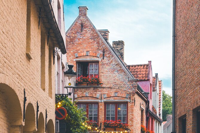 Walking tour of Bruges with boat option and/or beer tasting - Stoofstraat: learning to spot medieval houses